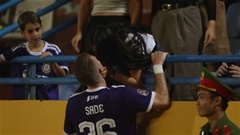 Trực tiếp Hà Nội 1-1 Ninh Bình: Ngoại binh hôn say đắm người yêu sau khi ghi bàn 